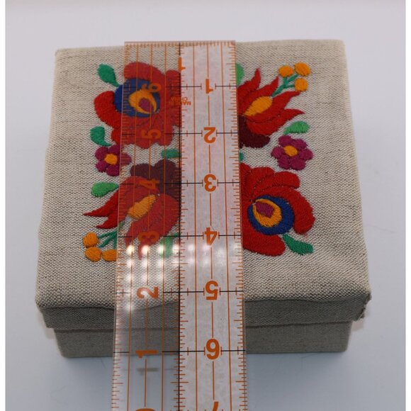 Hungarian Matyó Embroidered Linen Box – Vintage Folk Art Handmade - Picture 8 of 9